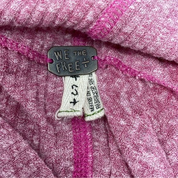 We The Free, Free People Pink Knit Boho‎ Loose Fit Oversized Top Size Medium C5 - Picture 6 of 9